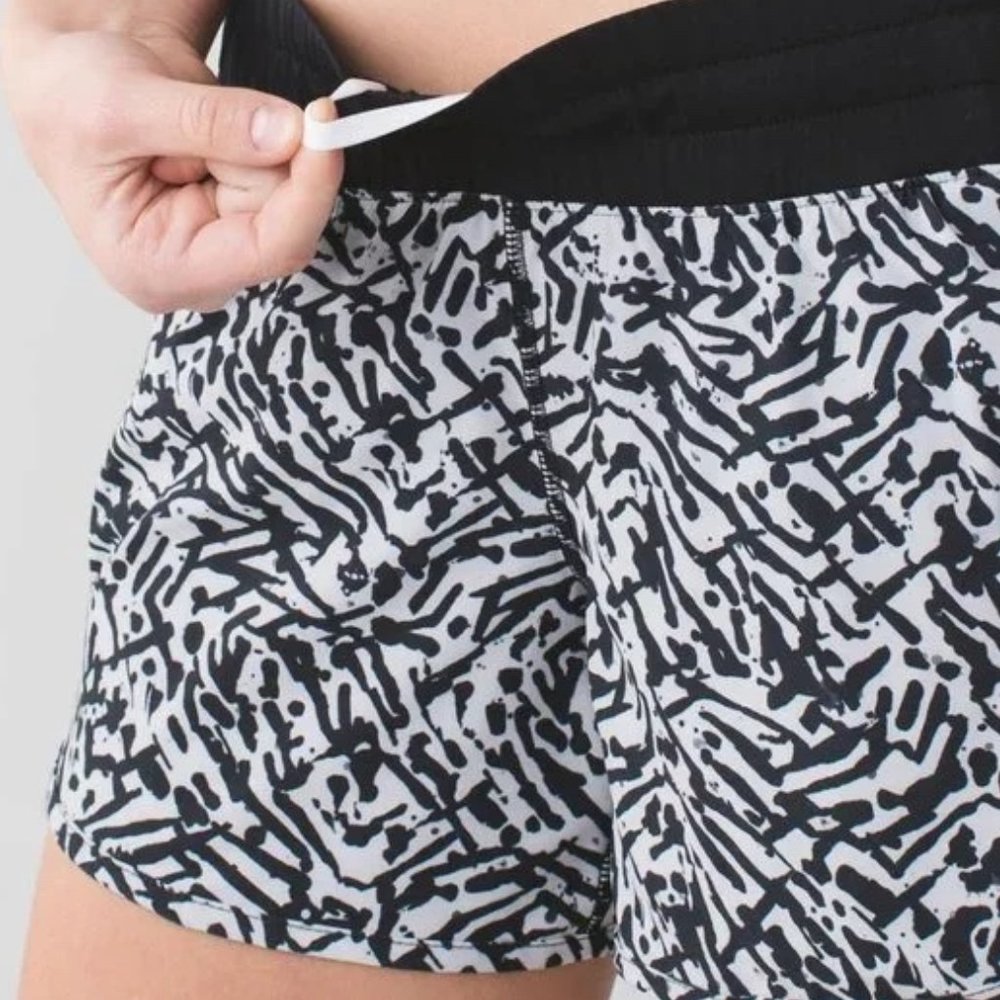 Lululemon Tracker Short III *4-way Stretch